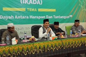 Kadis Pendidikan Dayah Isi Seminar Alumni Dayah Tauthiatuth Thullab