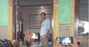 Viral! Rocky Gerung Ceramah di Pesantren Bangkalan Madura