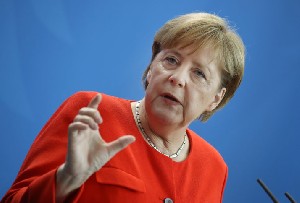 Merkel, Pence Bentrok Mengenai Kesepakatan Iran di Konferensi Munich