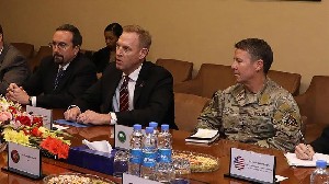 Penjabat Kepala Pentagon Mencapai Irak Untuk Membahas Kehadiran Pasukan AS