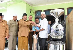 Plt Bupati Bener Meriah Serahkan Bantuan Pinjam Pakai Mesin Pengolah Kopi