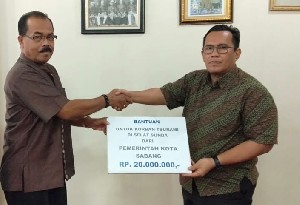 Pemerintah Kota Sabang Serahkan Bantuan Untuk Korban Tsunami Selat Sunda