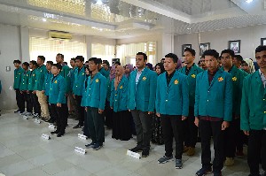 Dekan FKH Lantik Ketua BEM dan DPM Kedokteran Hewan