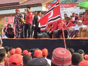 Bulan Bintang Berkibar Saat Kampanye PA di Aceh Timur