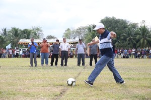 Tendangan Bupati, Buka Turnamen Blang Bintang Cup II