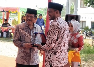 Menteri Sofyan Djalil Bagikan Ribuan Sertifikat Tanah di Aceh Timur