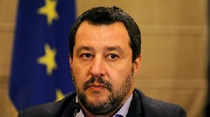 Menteri Italia Mencegah Pengungsi Mendarat di Italia
