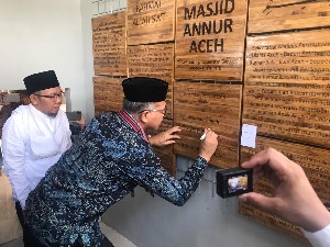 Nova Iriansyah Resmikan Masjid Bantuan  Masyarakat Aceh di Lombok Utara