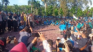 Mahasiswa Seru Viralkan Tagar Plt Gubernur Aceh Pecundang