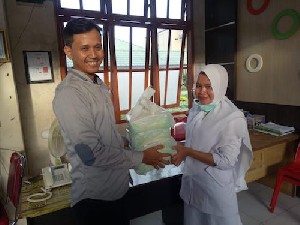 Meriahkan Ramadan, Komunitas BEST Tamiang Bagi Nasi Kotak untuk Pasien RSUD