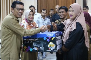 Dinsos Aceh Serahkan Komputer untuk Pendamping PKH