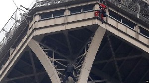 Gegara OTK, Menara Eiffel Paris Ditutup