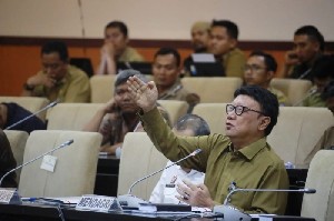 Mendagri Sampaikan Evaluasi Pemilu 2019 dalam Raker di DPD RI