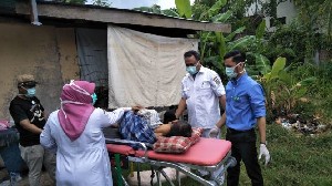 Dinsos Aceh Evakuasi Lansia Terlantar di Gampong Pineng Banda Aceh