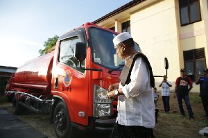 Hadiri Buka Puasa BPBD Aceh Besar, Bupati dan Wakil Bupati Peusijuk Mobil Tangki Air