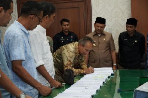Bupati Aceh Besar Tanda Tangan Kontrak 84 Paket Proyek Tahun 2019