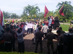 Tuntut Perubahan, Mahasiswa dan Pemuda Demo Pemkab Abdya