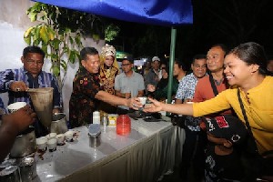 Pengunjung Pameran JKPI Serbu Kopi Sanger di Stand Banda Aceh