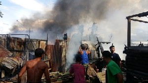 4 Rumah Warga Dilalap Si Jago Merah di Karang Baru