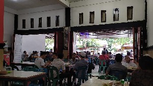 Hari Kedua Lebaran, Warga Serbu Warung Kopi di Banda Aceh