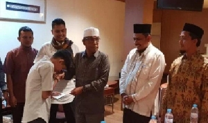 Waled Husaini Kunjungi Markas Kafilah STQHN Aceh di Pontianak