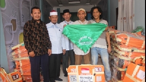Kankemenag Aceh Utara Distribusikan Tas Koper Jamaah Haji