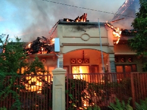Satu Unit Rumah di Komplek Villa Citra Lampineung Terbakar