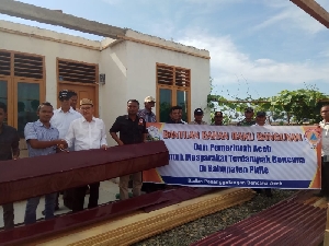Pemerintah Aceh Serahkan Bantuan Untuk Korban Puting Beliung di Pidie