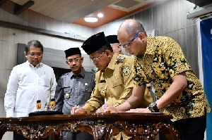 Disaksikan Menkominfo, Walkot Banda Aceh Teken MoU Kerja Sama dengan Ketua APJII