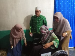 Sibreh Learning Centre Salurkan Kursi Roda untuk Disabilitas Pulo Aceh