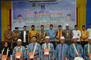 Bupati Bireuen Lepas JCH Aceh Kloter 9