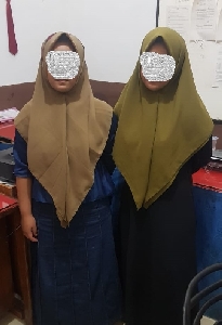 Dua Gadis Kembar Menipu Diserahkan Ke Jaksa