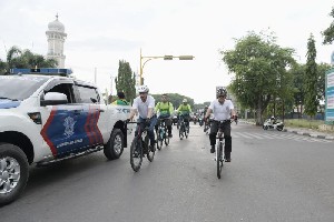 Ikut Gowes Bersama Ribuan Warga, Plt Gubernur Finish Urutan Pertama