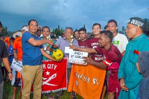 Menang Tipis 1-0 atas Dusun Benseh City, Disuboh United Champion Bawa Pulang PialaÂ 