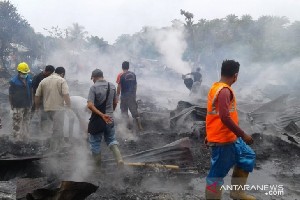 16 Barak Karyawan Perusahaan Perkebunan Sawit di Nagan Ludes Terbakar