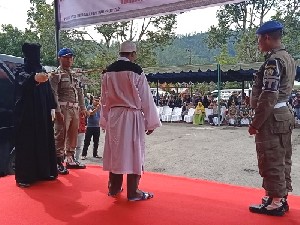 Enam Penjudi Dihukum Cambuk