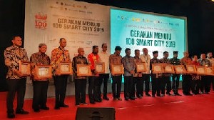 Sukses Terapkan Sicantik Cloud, Bupati Aceh Timur Terima Penghargaan E-Government Award
