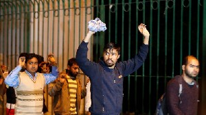 Protes UU Baru, Ratusan Siswa Terluka setelah Polisi India Serbu Kampus
