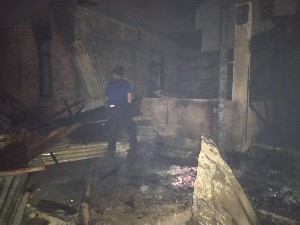 Akibat Konsleting Listrik, Satu Unit Rumah Warga Meulaboh Hangus Terbakar