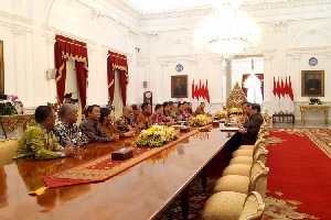 Bertemu dengan Pengurus PSSI, Presiden Jokowi Minta Perbiki Sistem Sepak Bola
