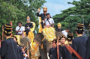 Aminullah: Karnaval Gajah Pukau Warga Banda Aceh