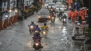 Hari Pertama 2020, Jakarta dan Bekasi Dikepung Banjir