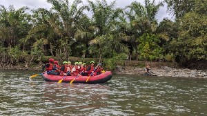 Nikmatnya Berlibur ke Bukit Jalin