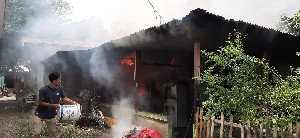 Akibat Konsleting Listrik, Satu Unit Rumah Terbakar di Blang Krueng