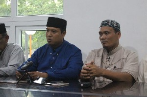 Usai Ricuh Kajian Ustadz Farhan, Masjid Oman Kini Diimami DSI