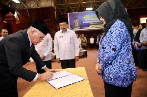 Teken Kontrak Kerja, Kepala Sekolah Siap Mundur Jika Tak Capai Target