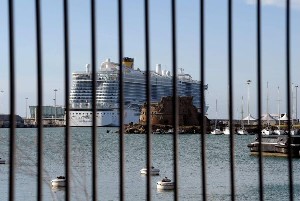 Virus korona: 6.000 Turis Diisolasi di Kapal Pesiar Italia