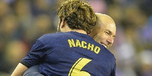 Alasan Zinedine Zidane Memeluk Nacho Fernandez