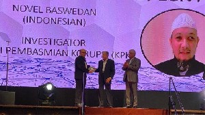 Terima Penghargaan di Malaysia, Novel Baswedan: Semoga Pegawai KPK Tetap Semangat