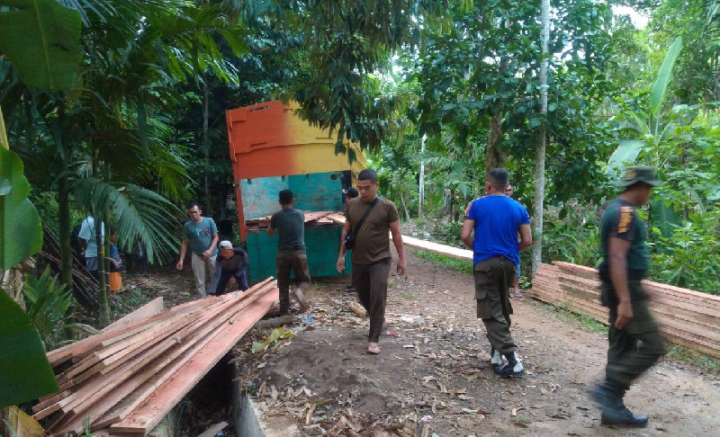 Foto-Foto Penangkapan Kayu Meranti Di Panton Bili, Pandrah